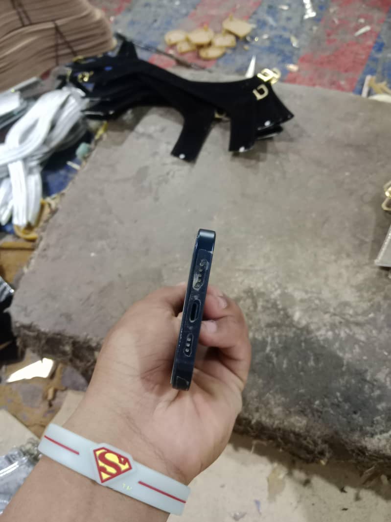 Apple iPhone 13 4