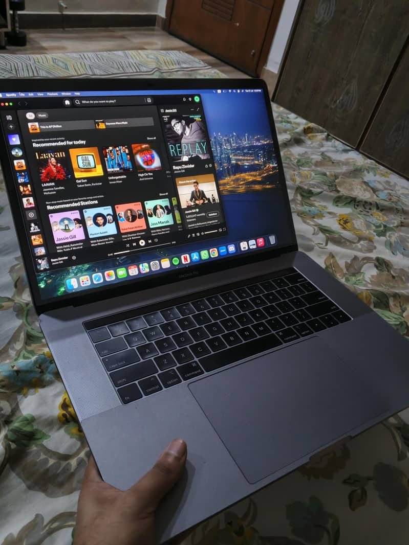 Macbook Pro 1