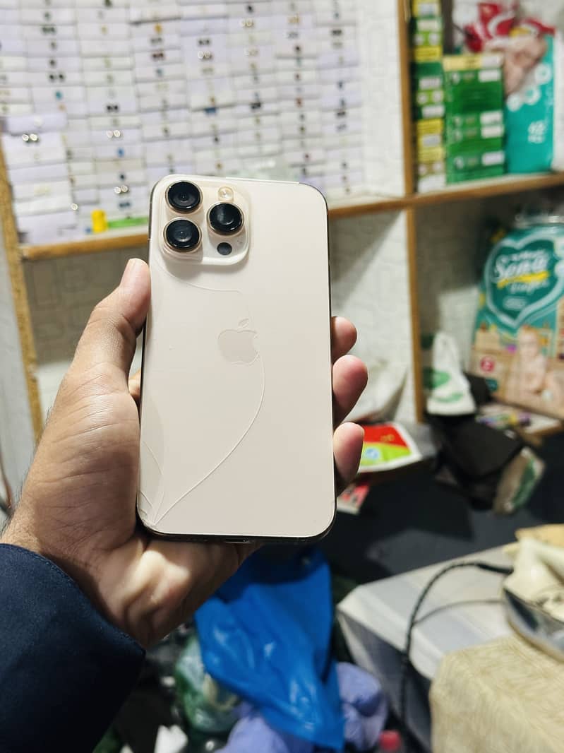 Apple iPhone 16 Pro Max 0