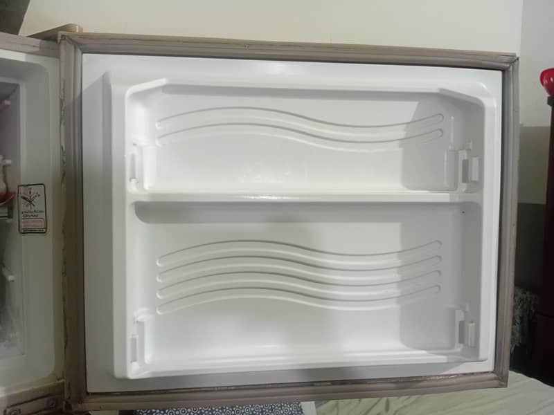 DAWLANCE REFRIGERATOR 1
