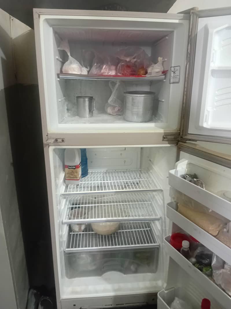 DAWLANCE REFRIGERATOR 2