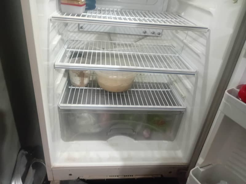 DAWLANCE REFRIGERATOR 4