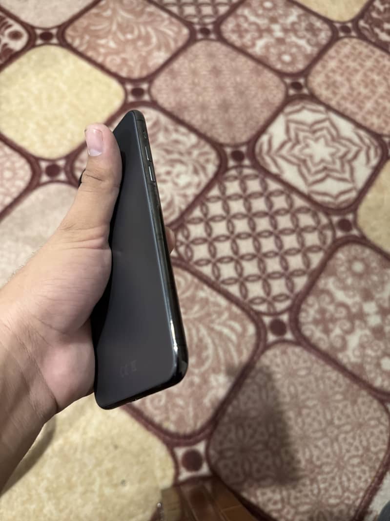 Apple iPhone 11 Pro Max 2