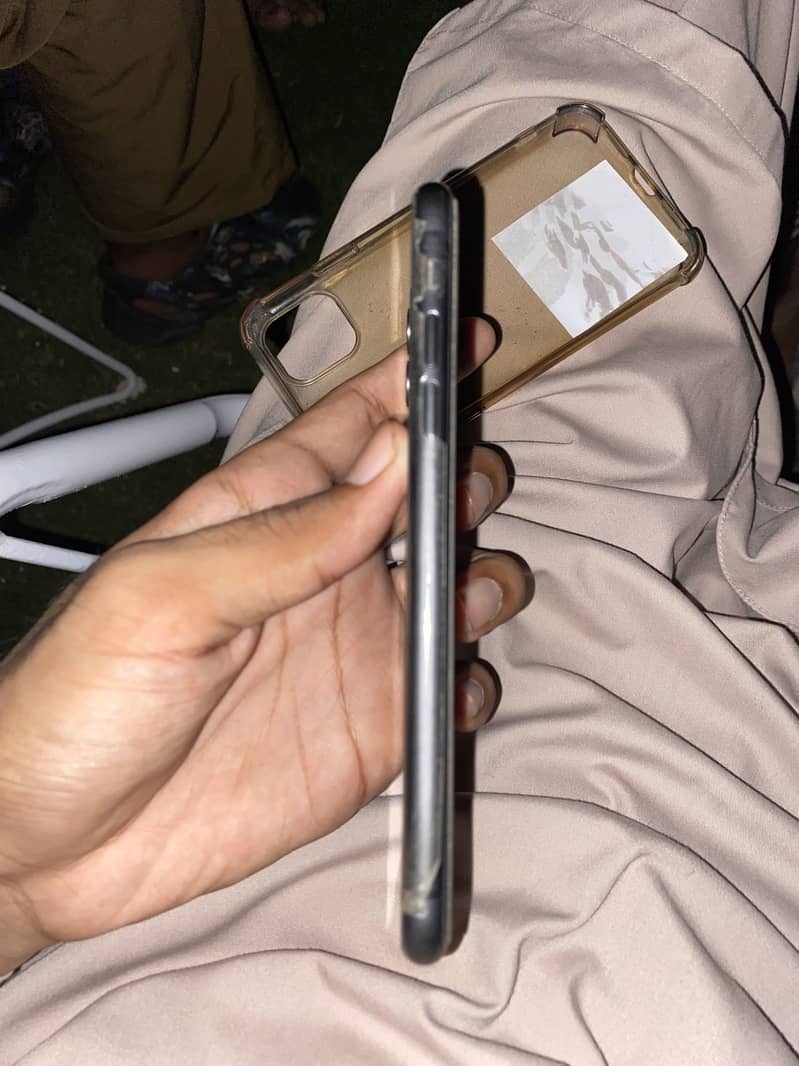 Apple iPhone 11 3