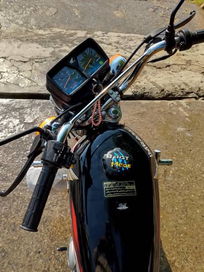 Honda 125 bohat saf ha