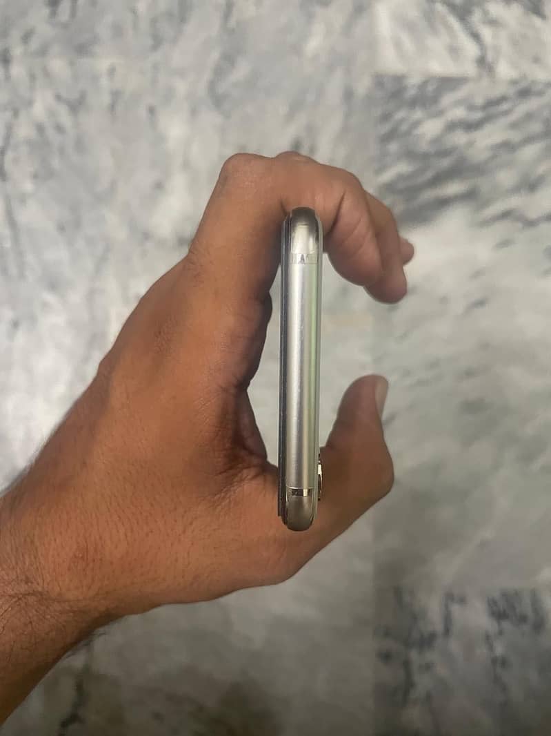 Apple iPhone X 5