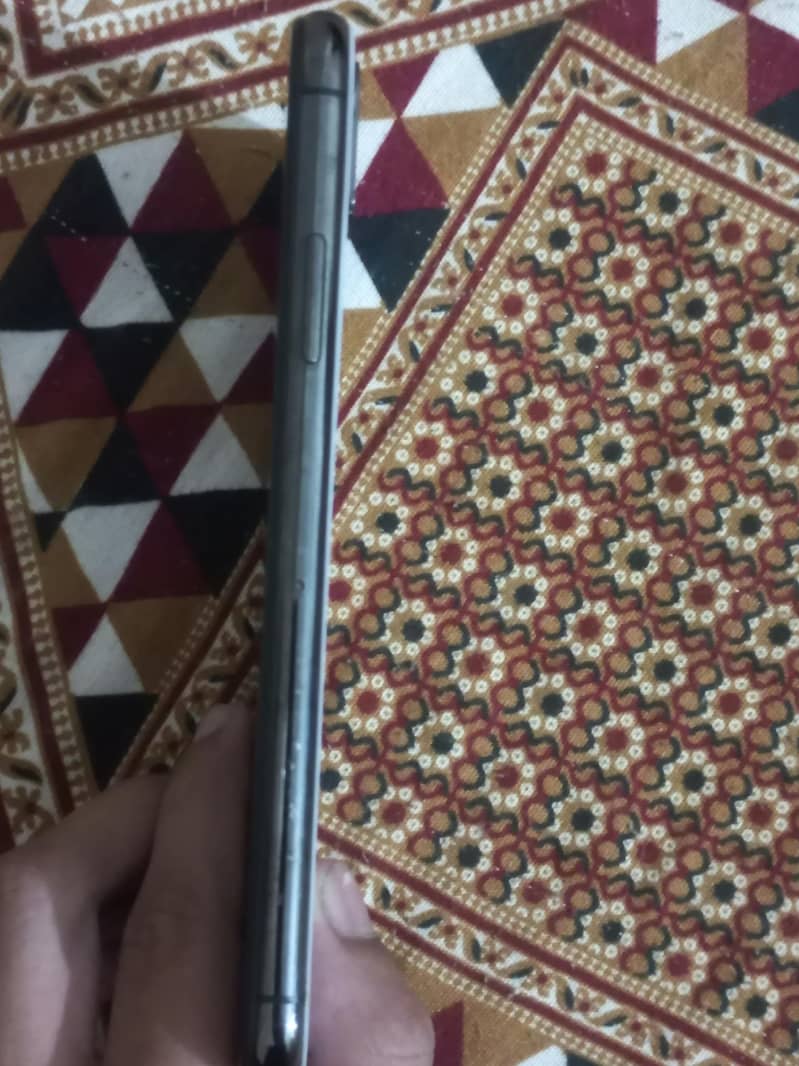 Apple iPhone X 4
