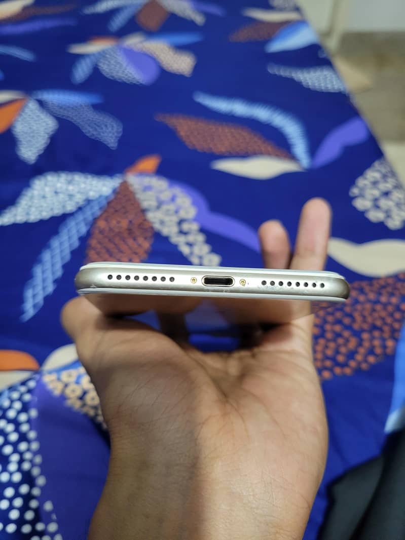 Apple iPhone 7 Plus 3