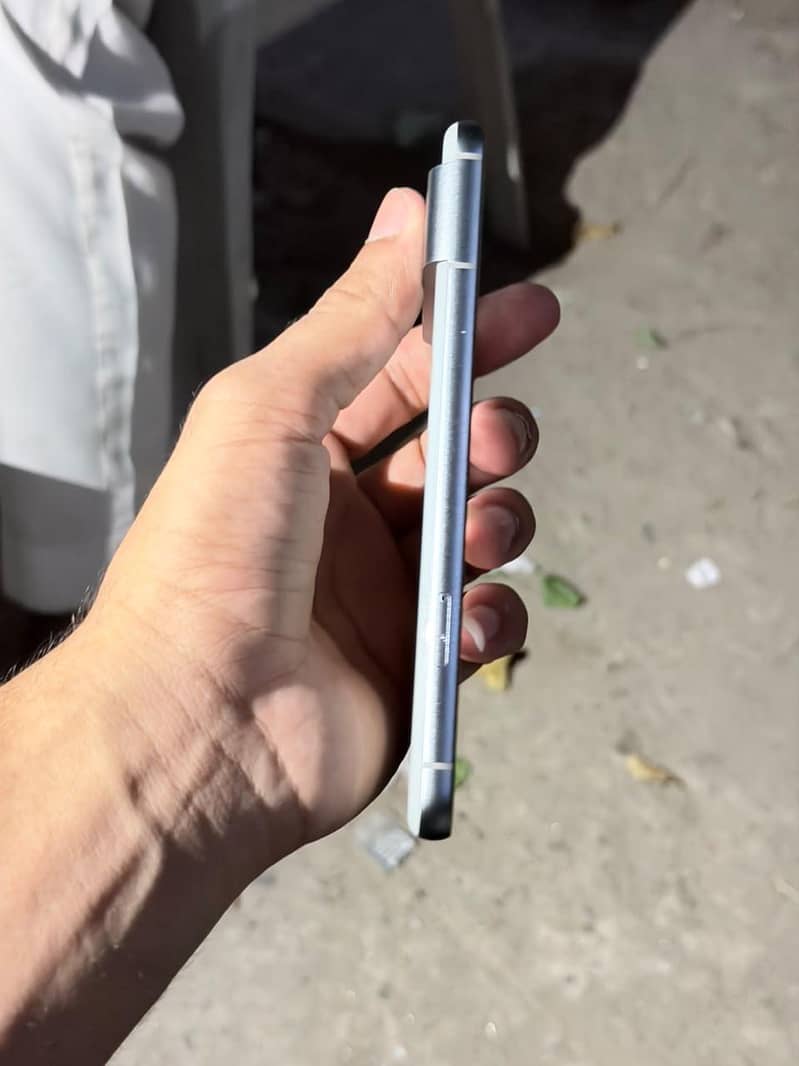 Google Pixel 8 6