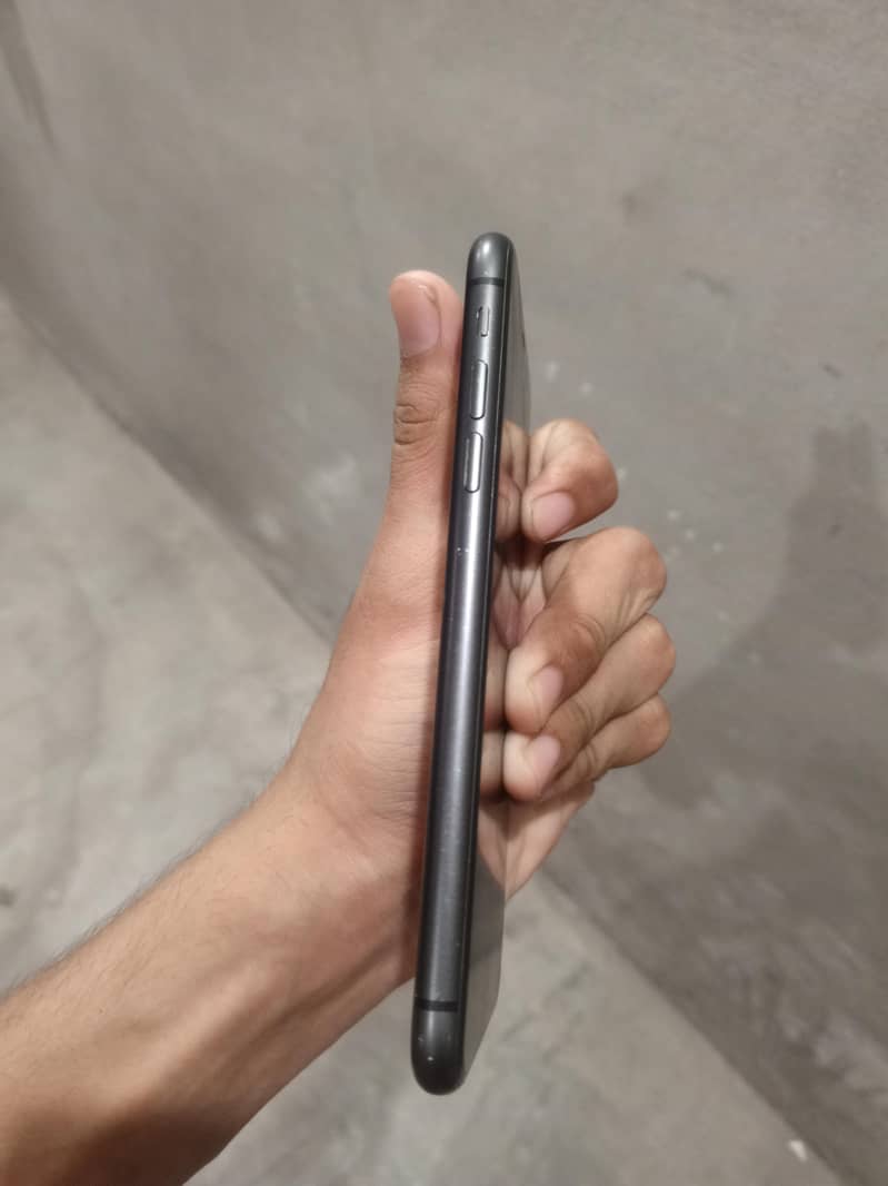 Apple iPhone 11 3