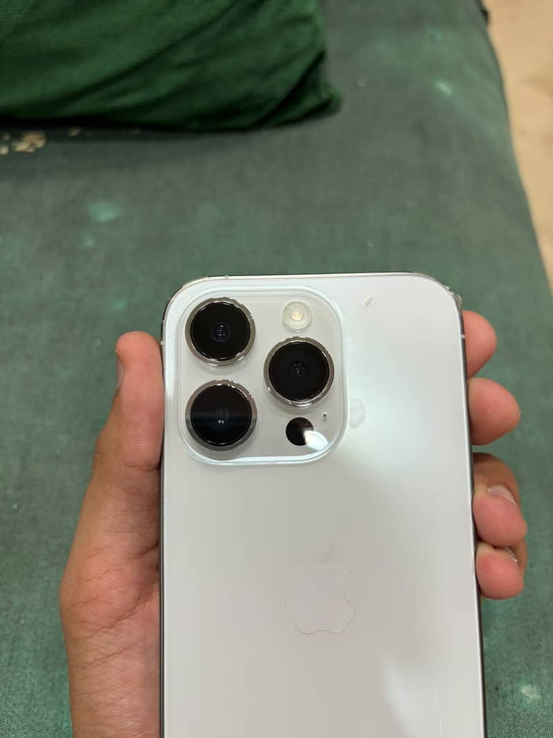 Apple iPhone 14 Pro 3