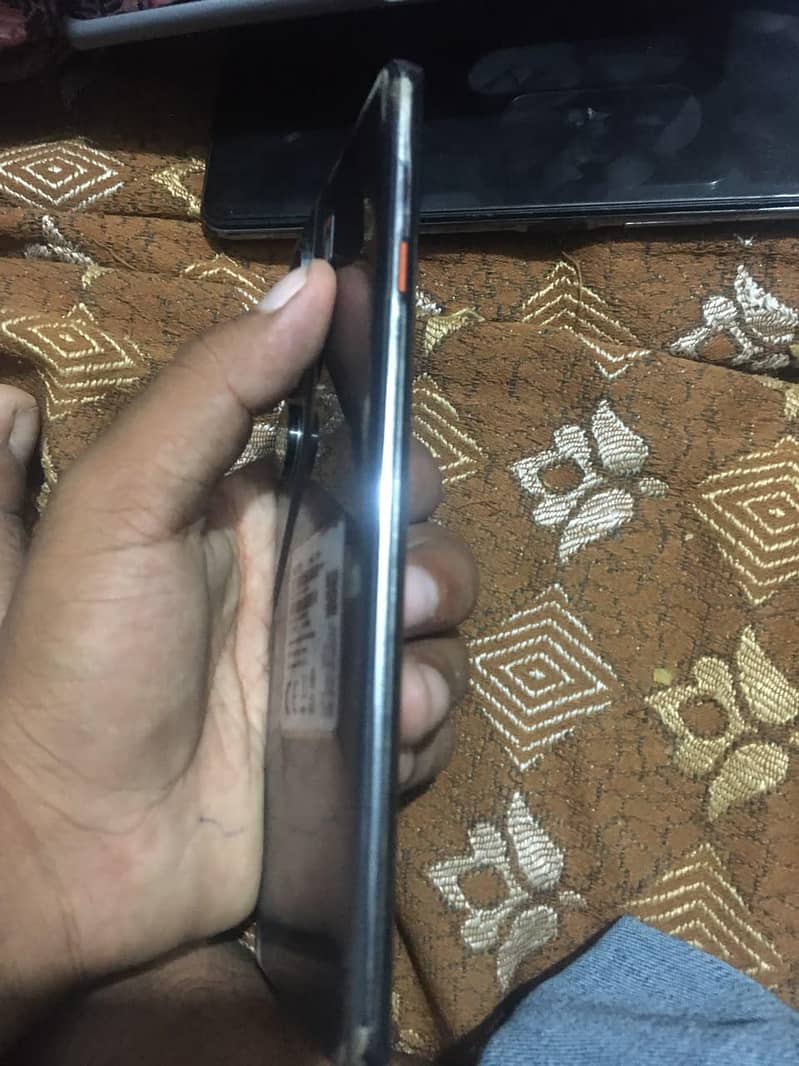 Tecno CAMON 40 Pro 4