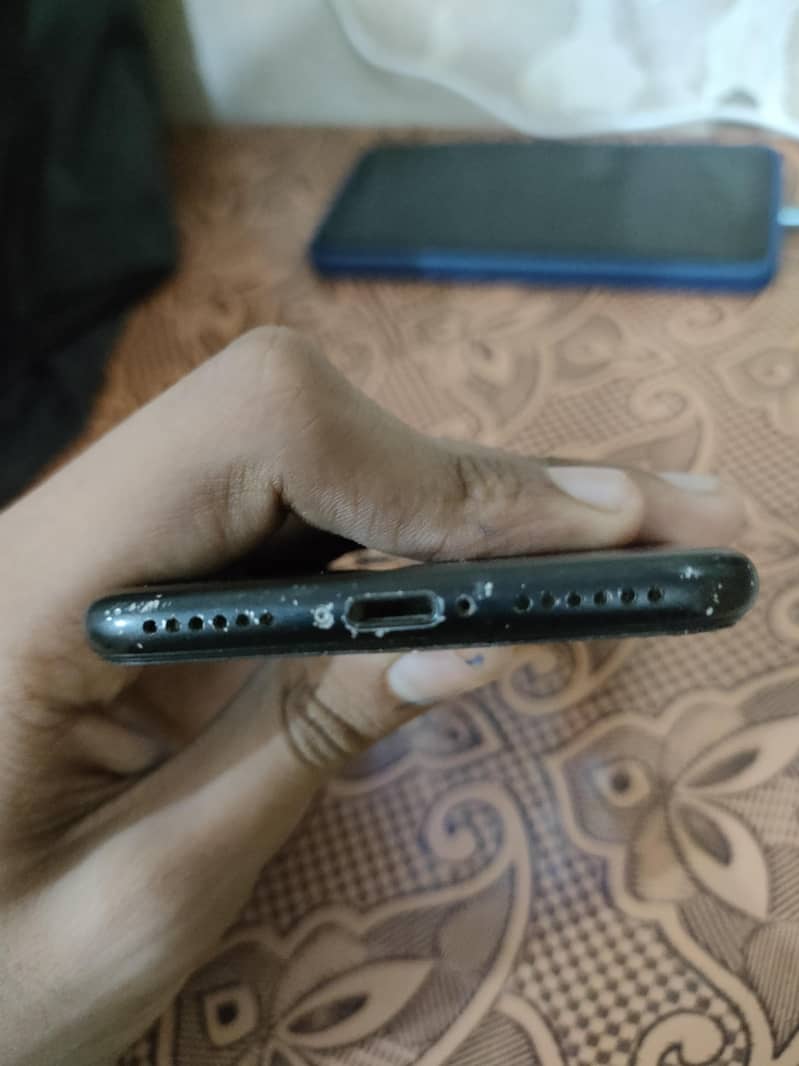 Apple iPhone 7 2