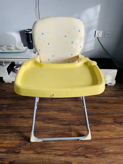 branded baby high chair 10/10 condition with carry bag and box