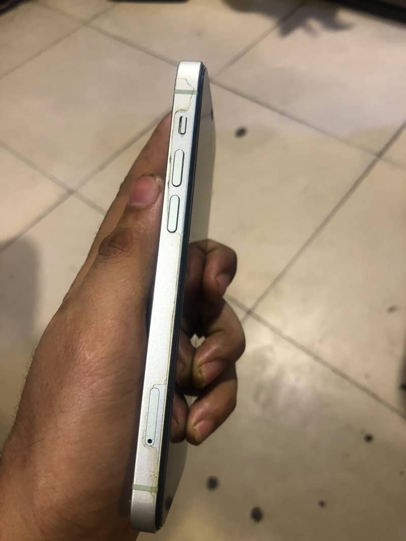Apple iPhone 12 1