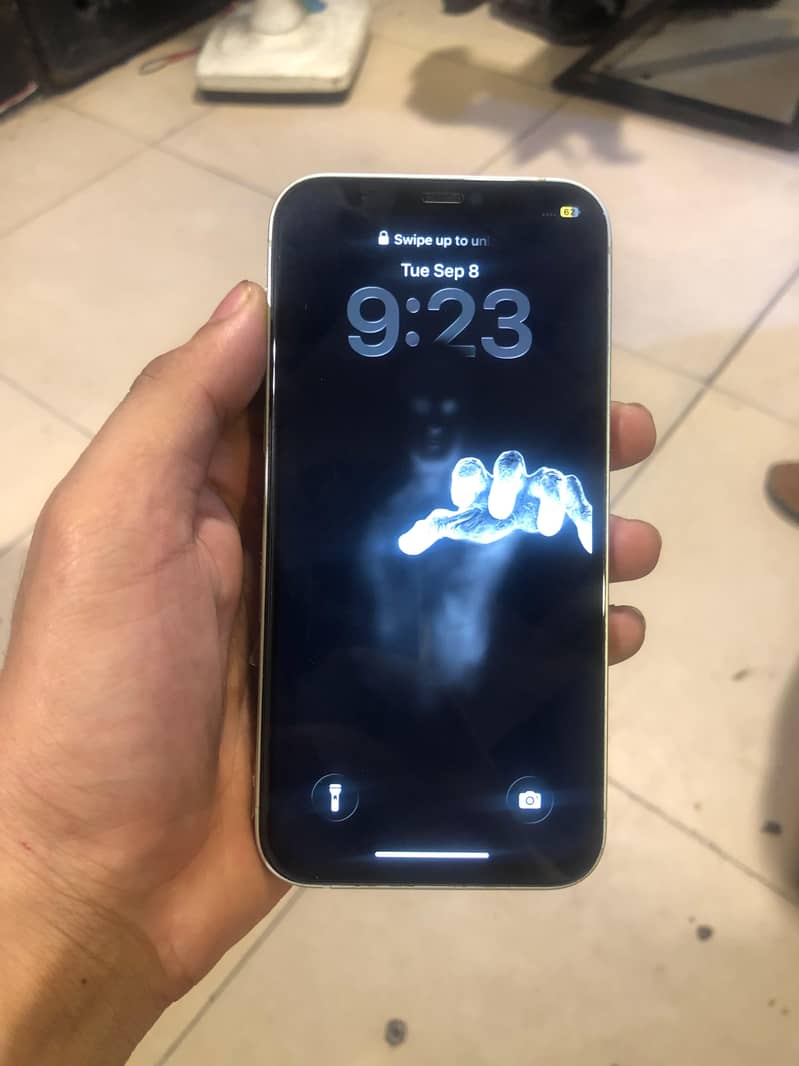 Apple iPhone 12 6