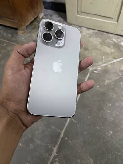 Apple iphone 15 PrO natural Titanium