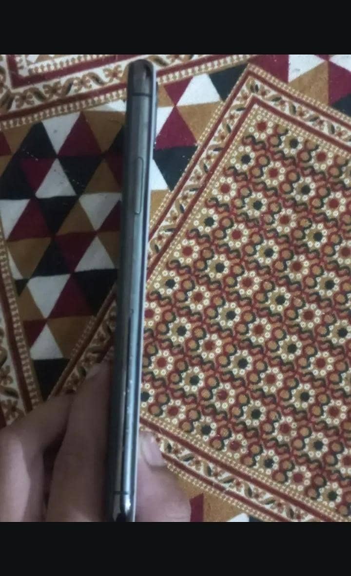 Apple iPhone X 4