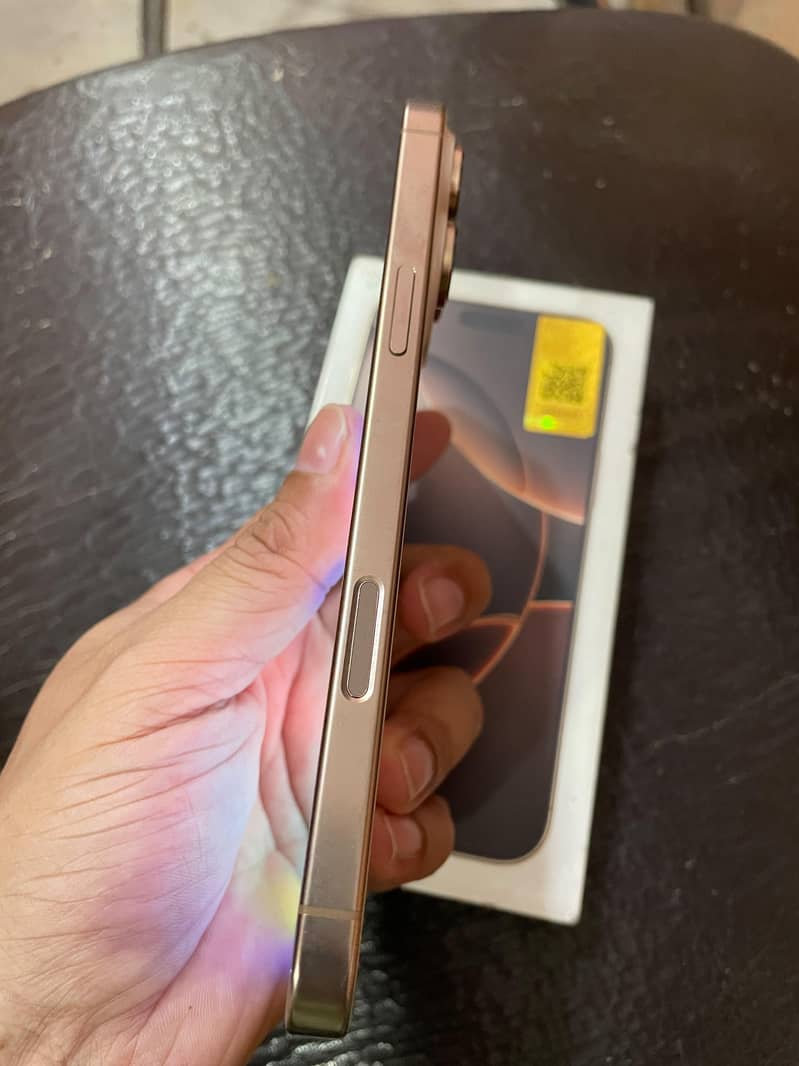 Apple iPhone 16 Pro Max 0