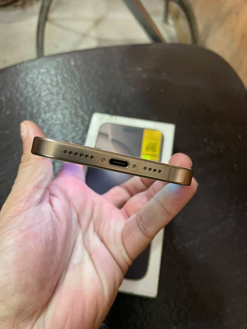 Apple iPhone 16 Pro Max 2