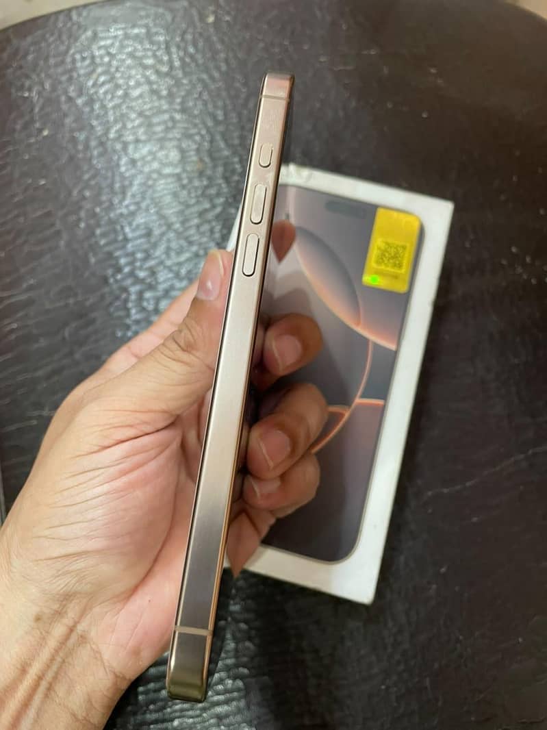 Apple iPhone 16 Pro Max 6