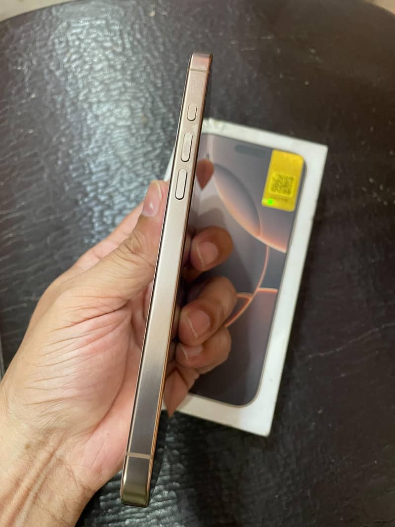 Apple iPhone 16 Pro Max 9
