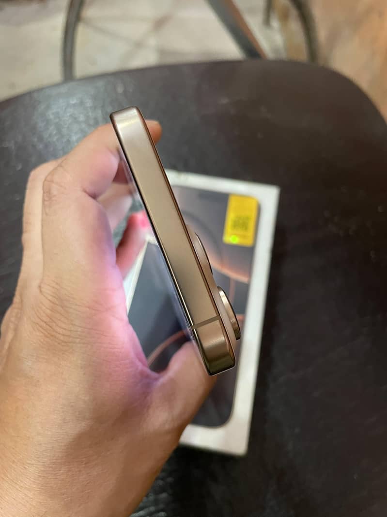 Apple iPhone 16 Pro Max 11