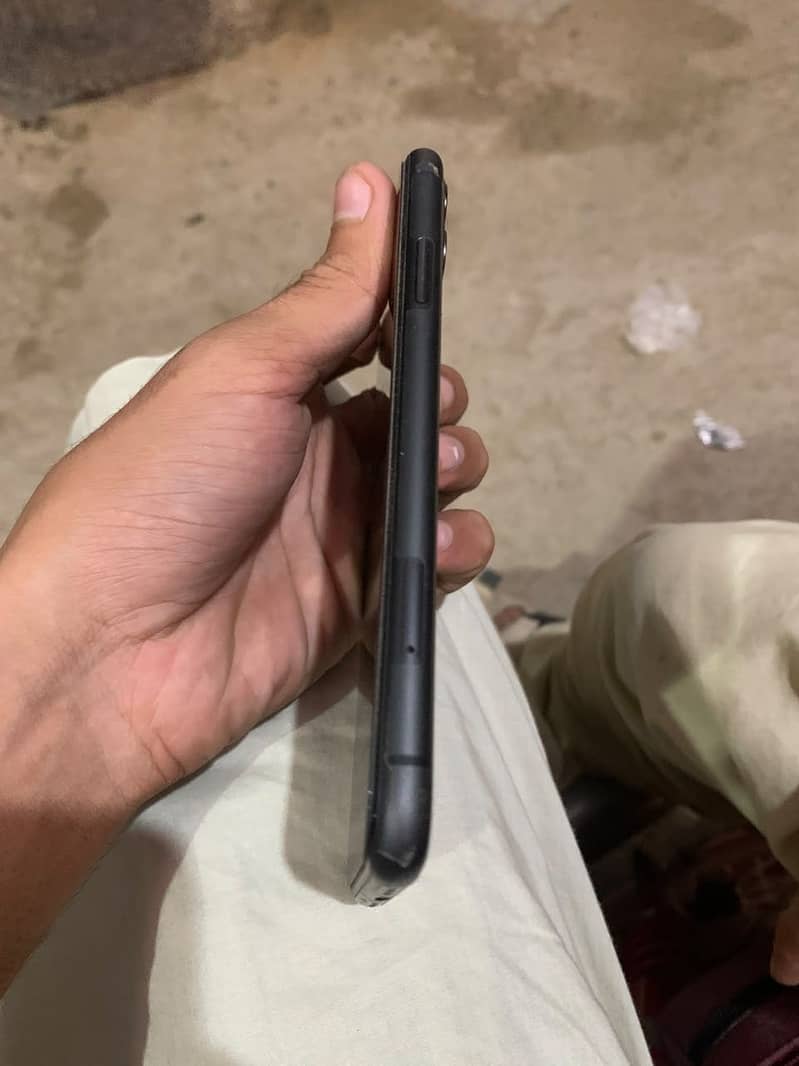 Apple iPhone 11 3