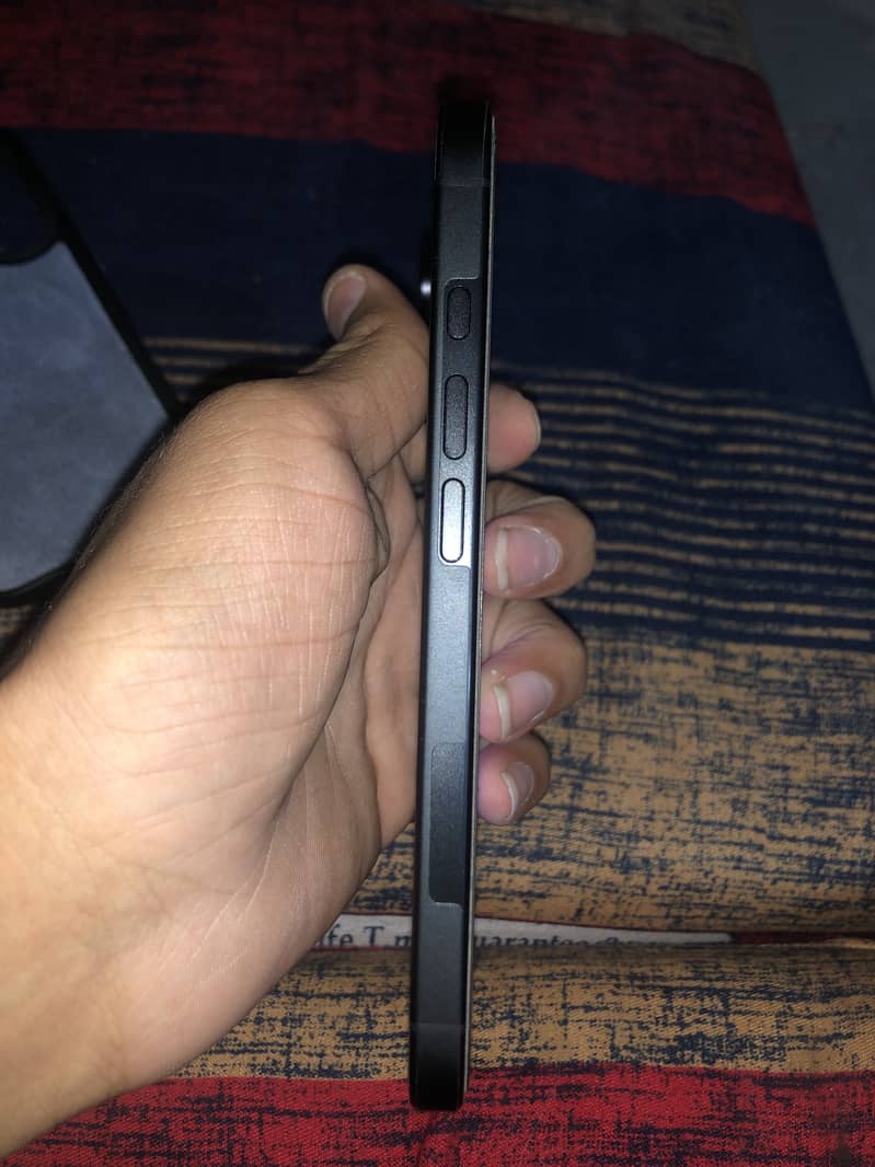 Apple iPhone 16 1