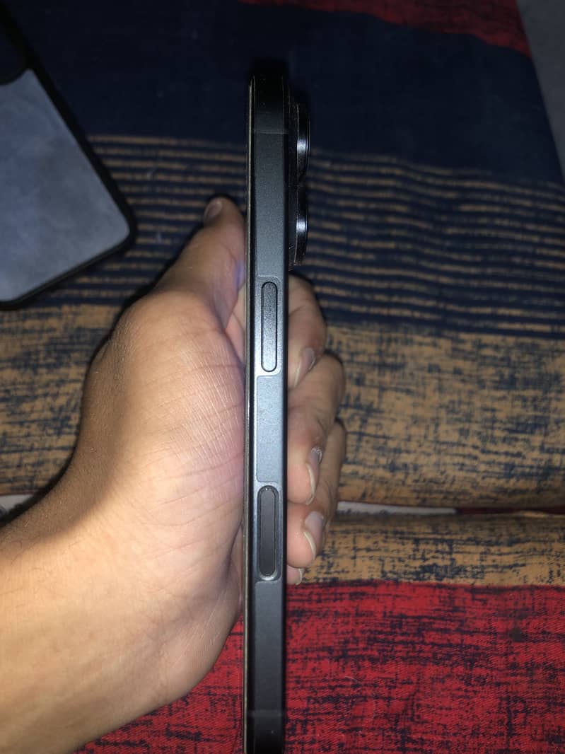 Apple iPhone 16 2