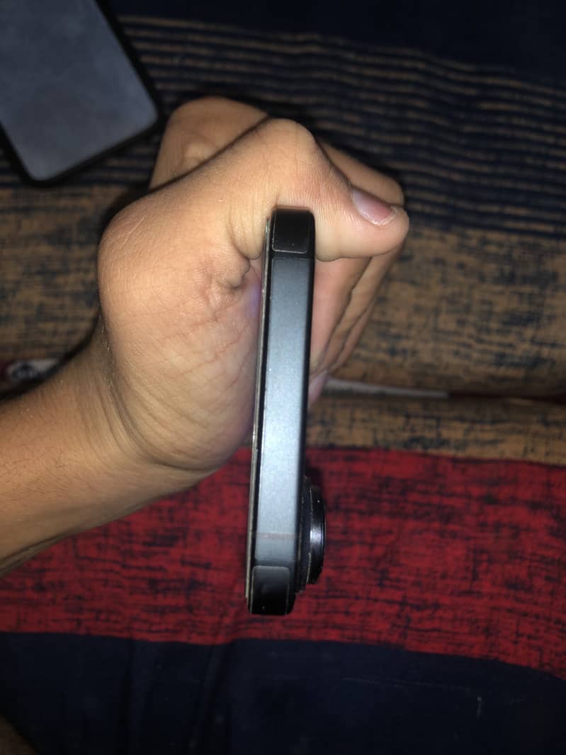 Apple iPhone 16 3