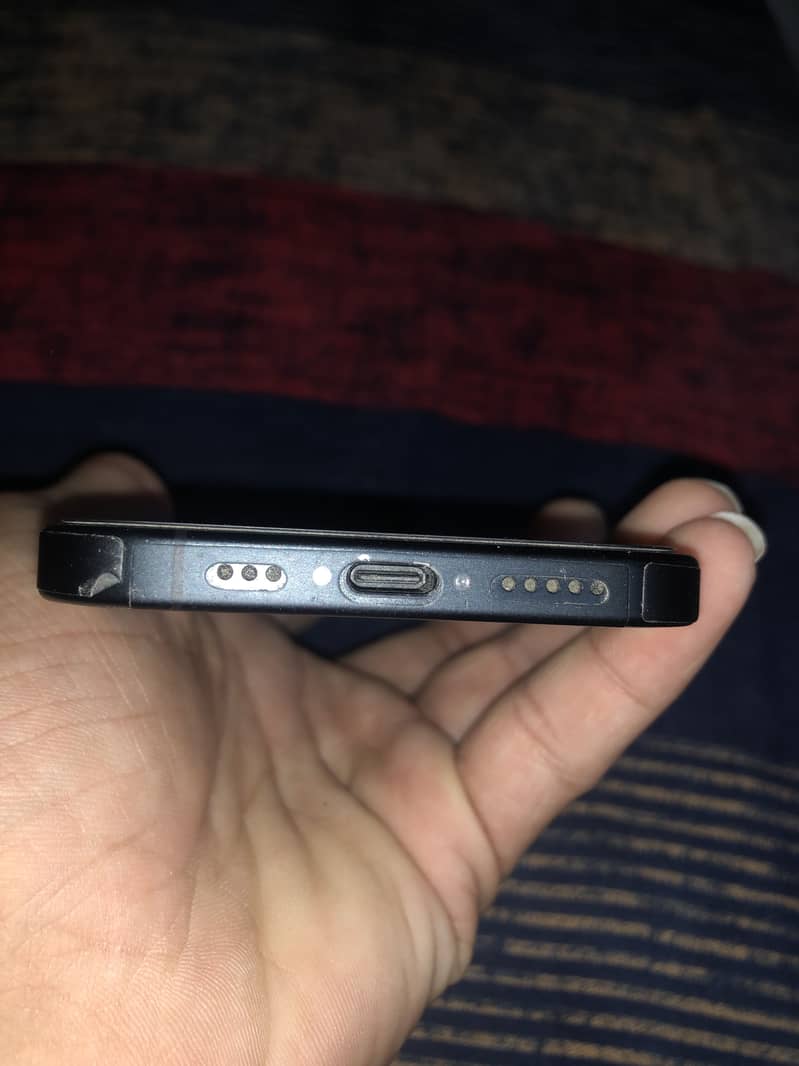 Apple iPhone 16 4