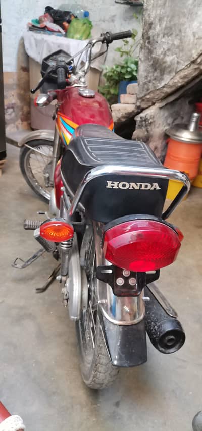good condition Honda 125 paper be ha