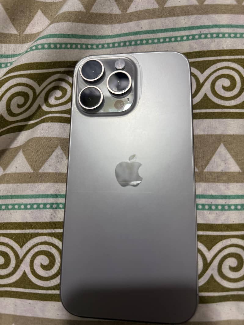 Apple iPhone 16 Pro Max 0