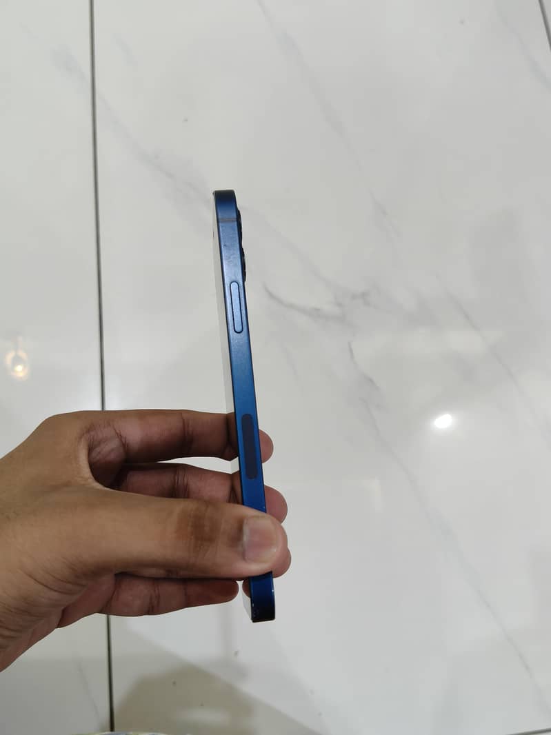 Apple iPhone 12 2