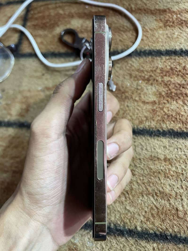 Apple iPhone 14 Pro 2
