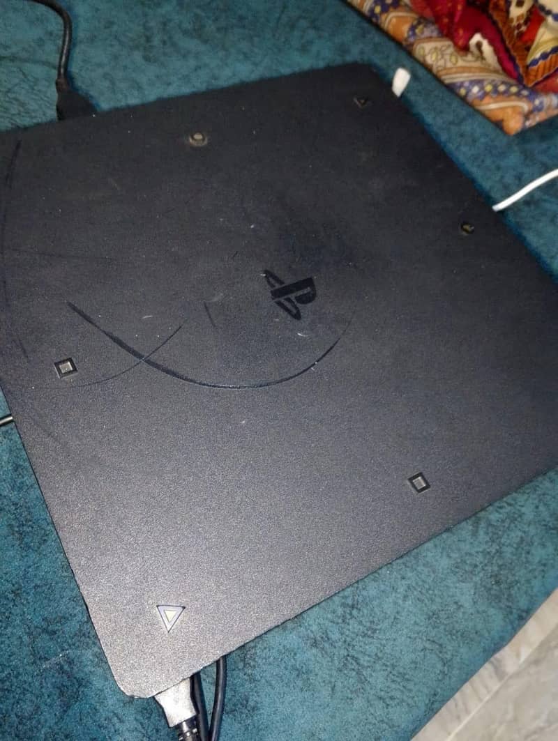 PS 4 slim 4