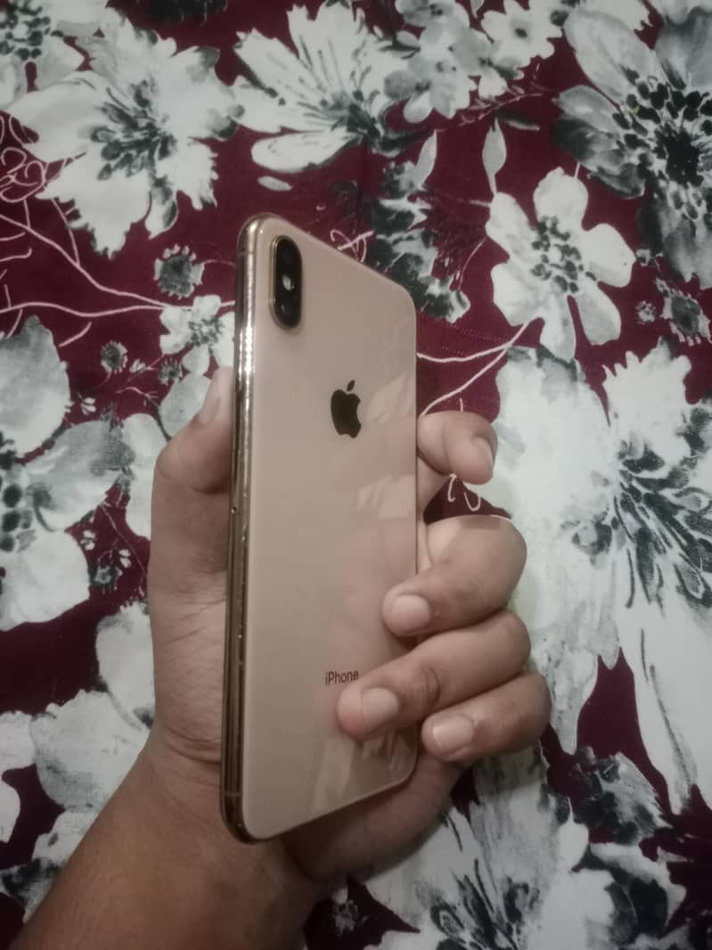 Apple iPhone XS Max 03704423742 1