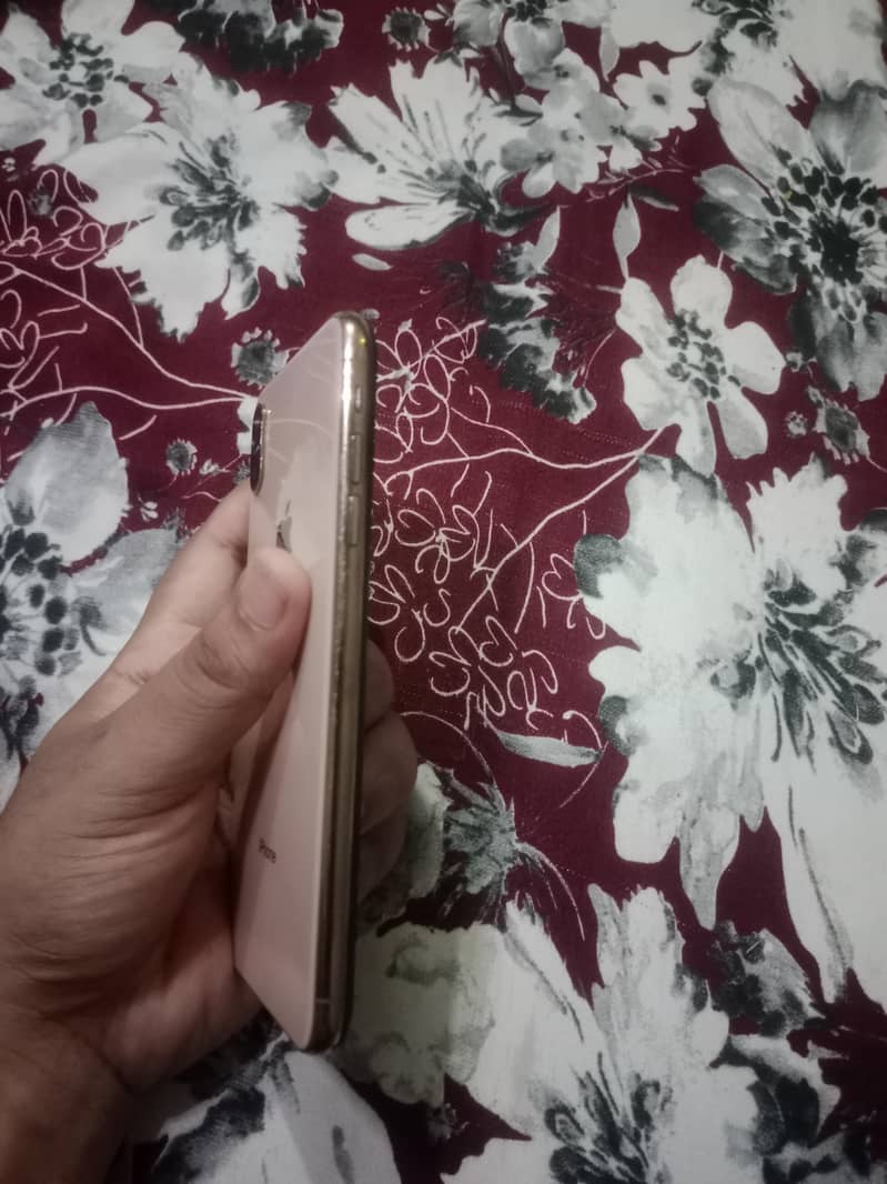 Apple iPhone XS Max 03704423742 2