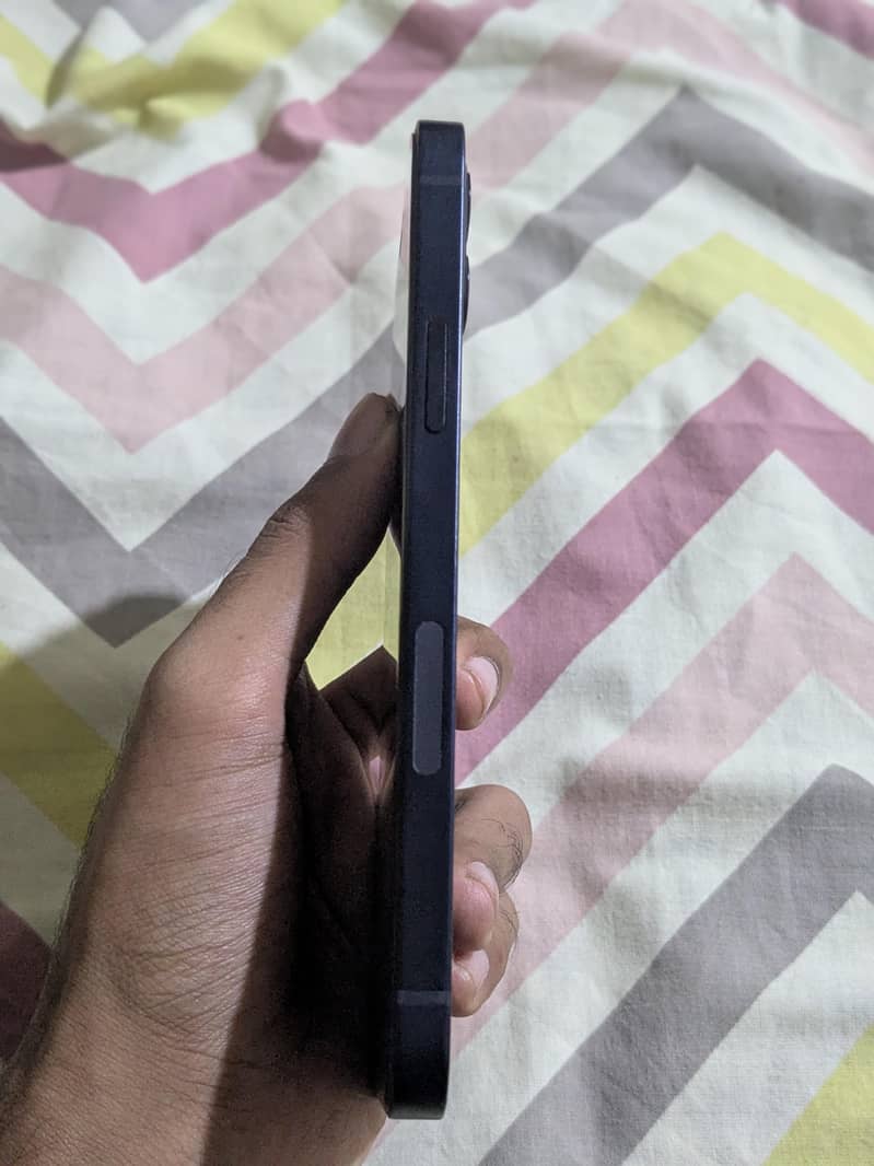 Apple iPhone 12 3