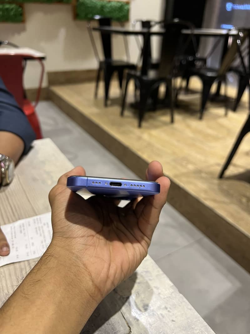 Apple iPhone 16 0