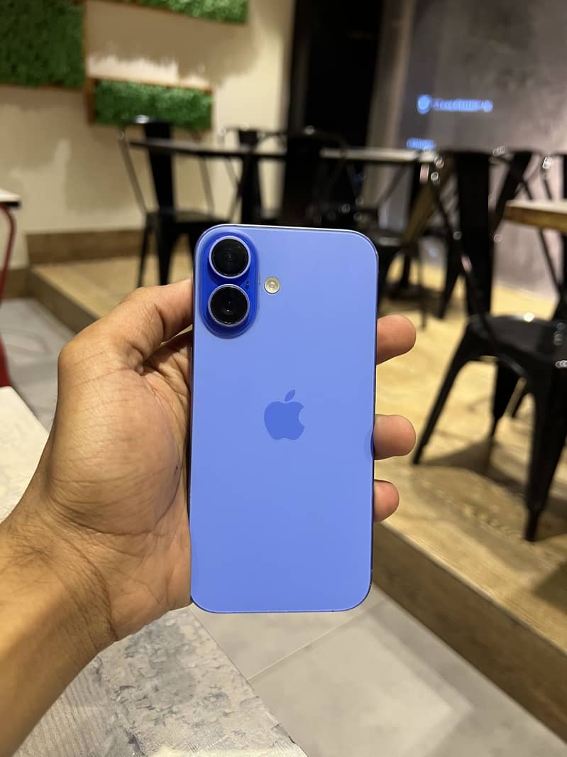 Apple iPhone 16 2