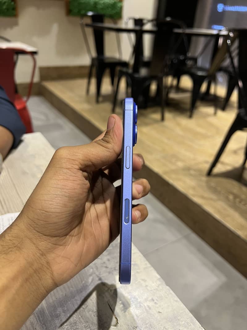Apple iPhone 16 3