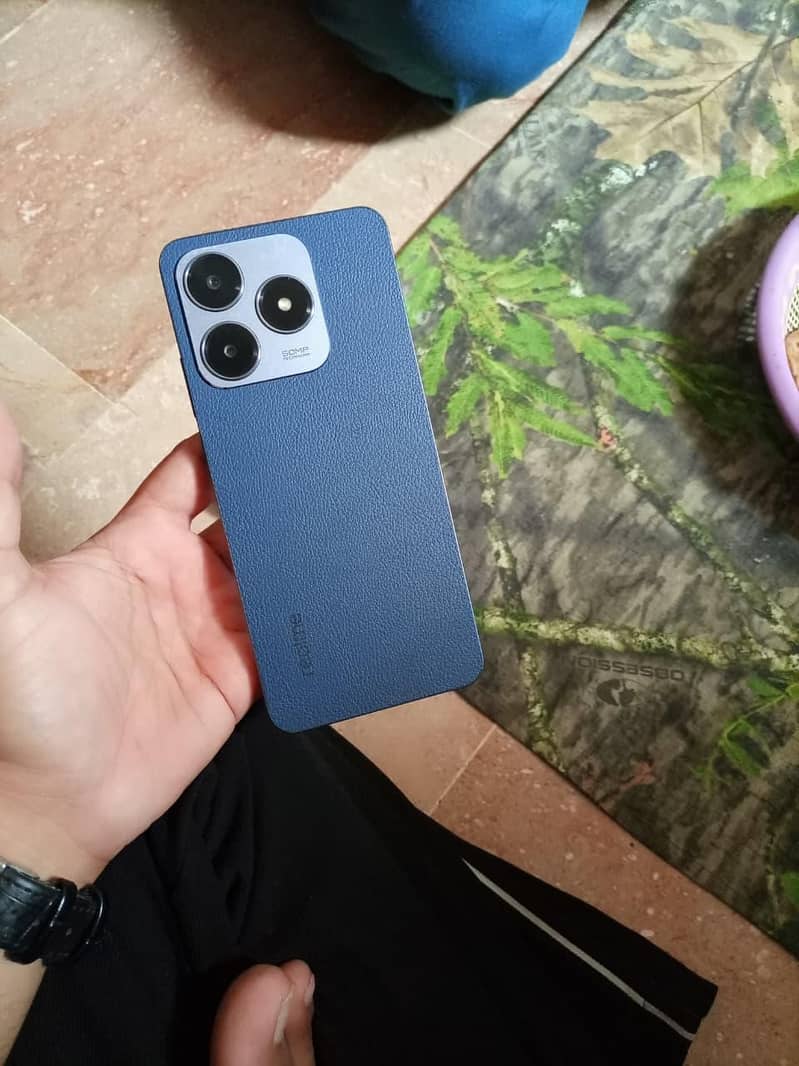 Realme C63 0