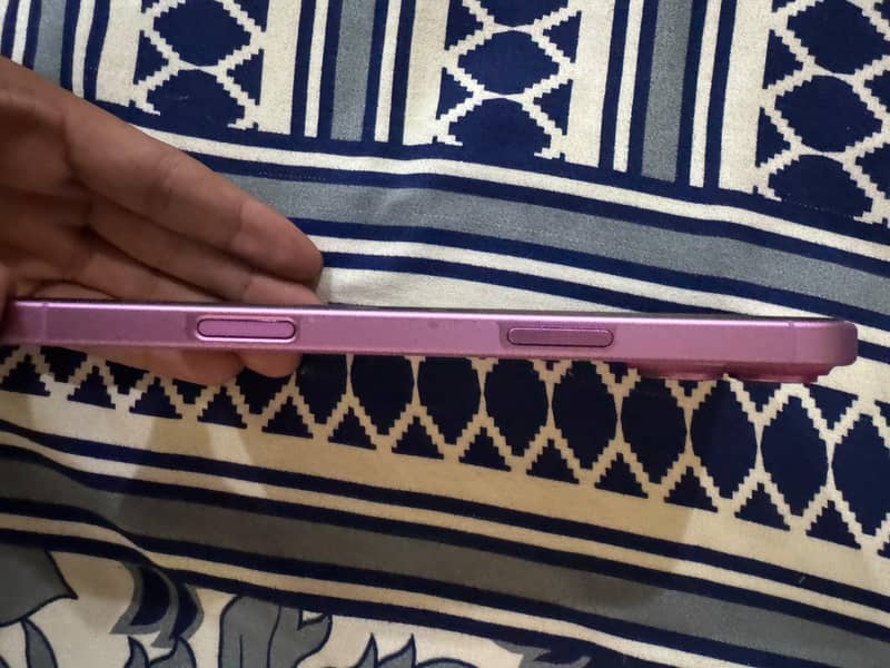 Apple iPhone 16 Plus 3