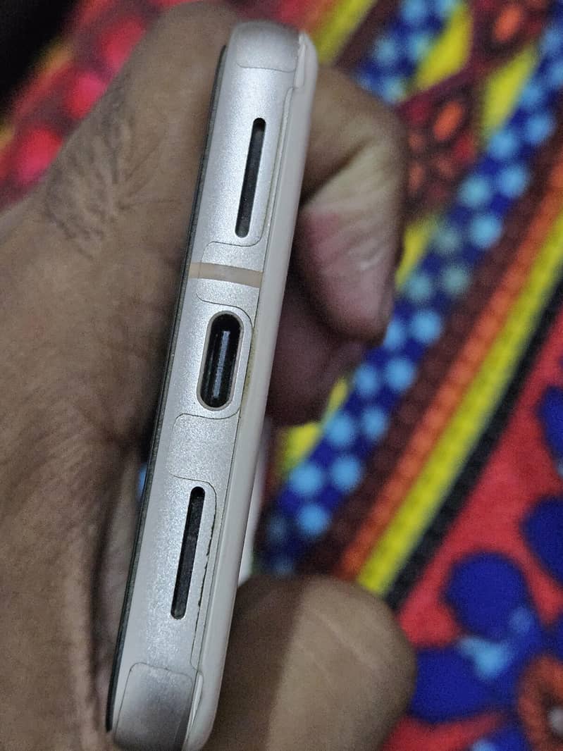 Google Pixel 8 4