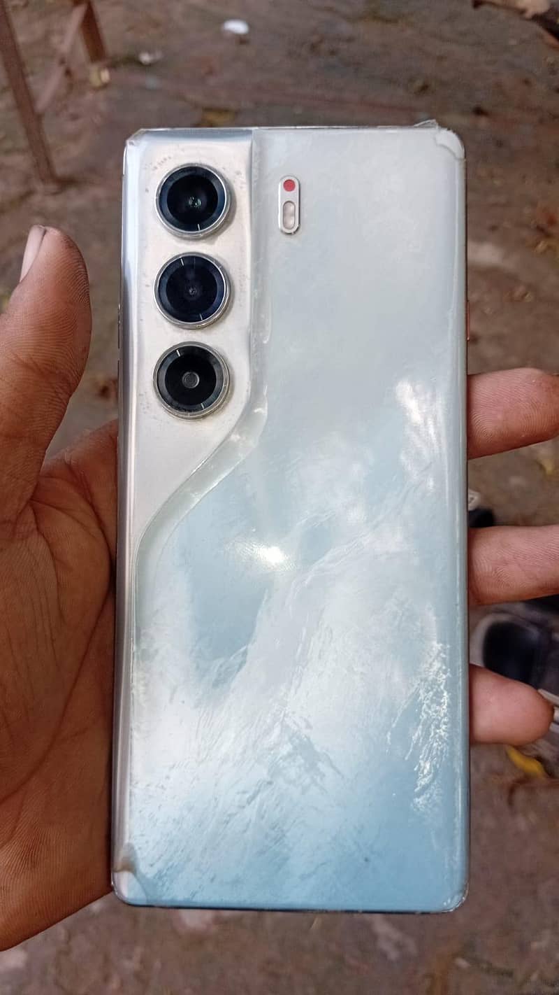 Tecno CAMON 40 Pro 0