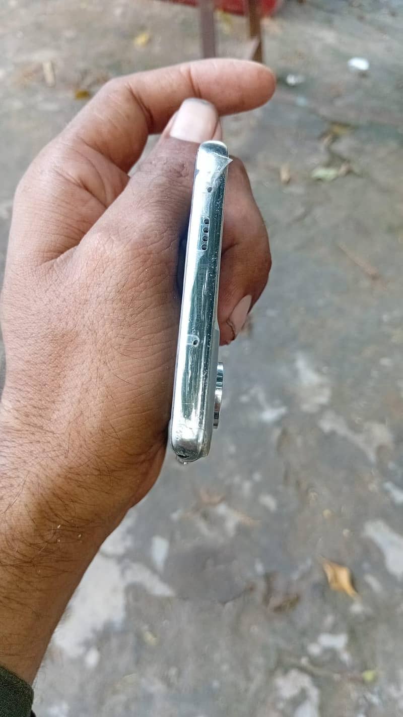 Tecno CAMON 40 Pro 4