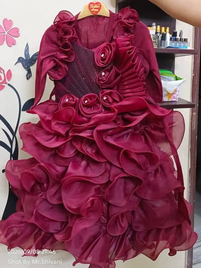 Baby frock with t shirt n tites