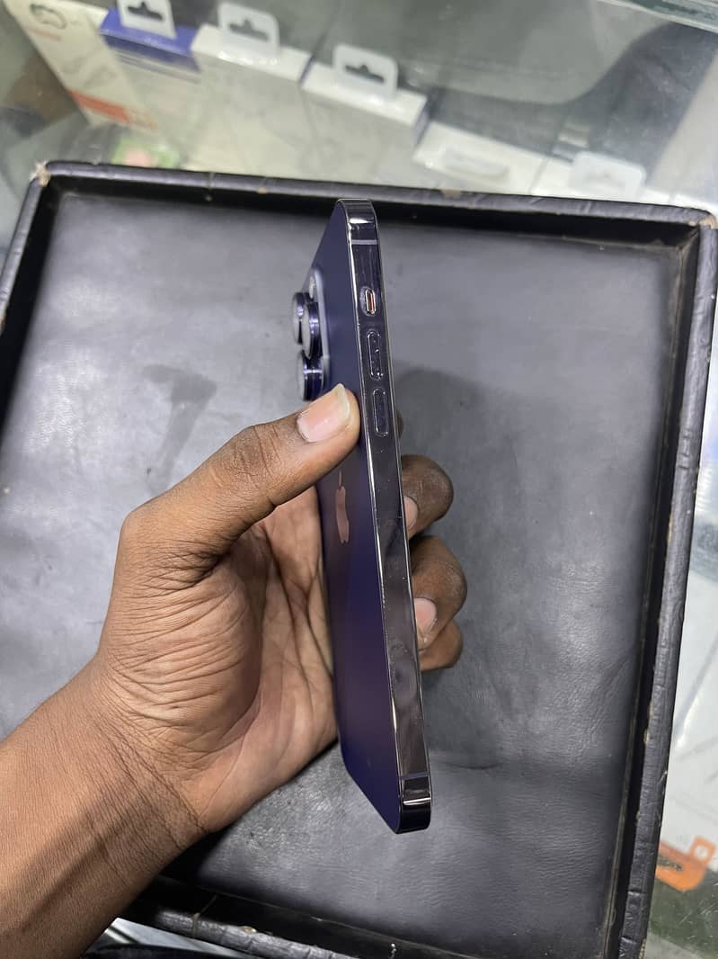 Apple iPhone 14 Pro Max 1